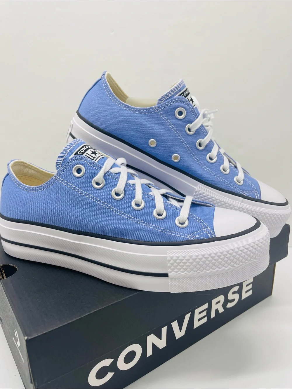Converse CTAS Lift Ox Platform Sneakers Very Peri White Black A16105F NWT